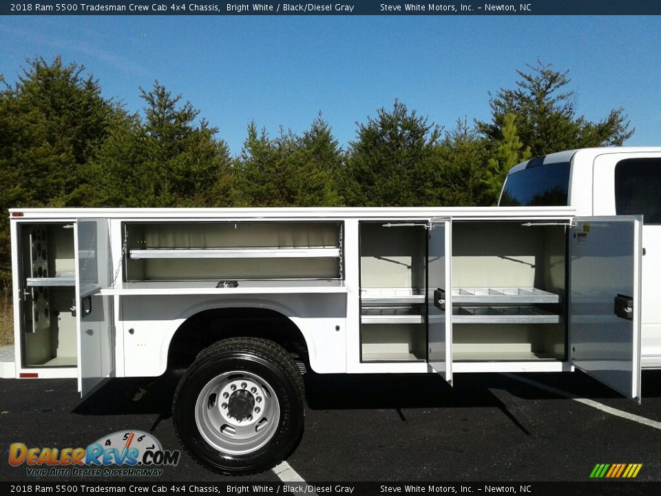 2018 Ram 5500 Tradesman Crew Cab 4x4 Chassis Bright White / Black/Diesel Gray Photo #8