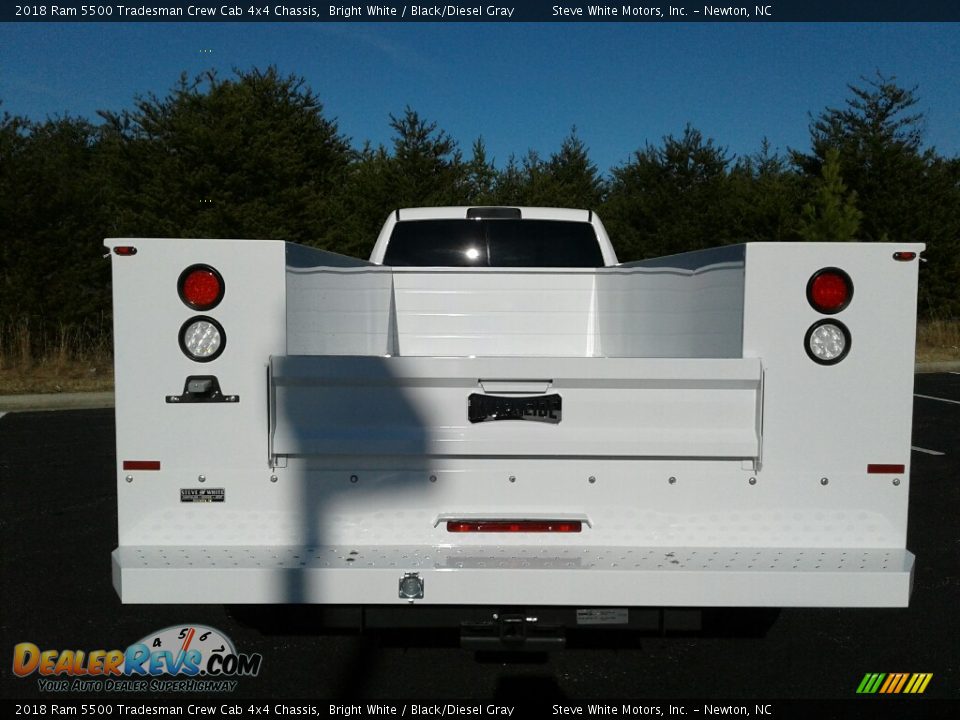 2018 Ram 5500 Tradesman Crew Cab 4x4 Chassis Bright White / Black/Diesel Gray Photo #10