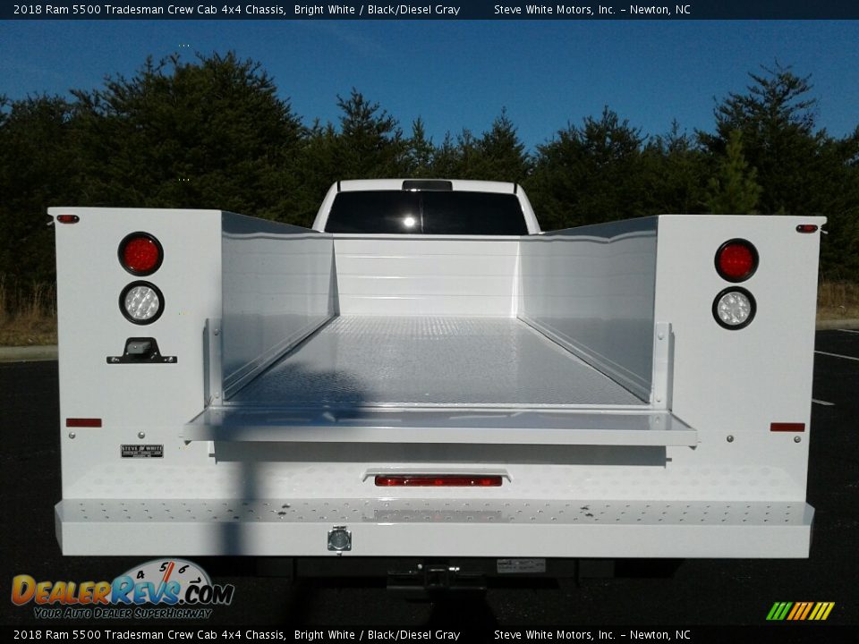 2018 Ram 5500 Tradesman Crew Cab 4x4 Chassis Bright White / Black/Diesel Gray Photo #11