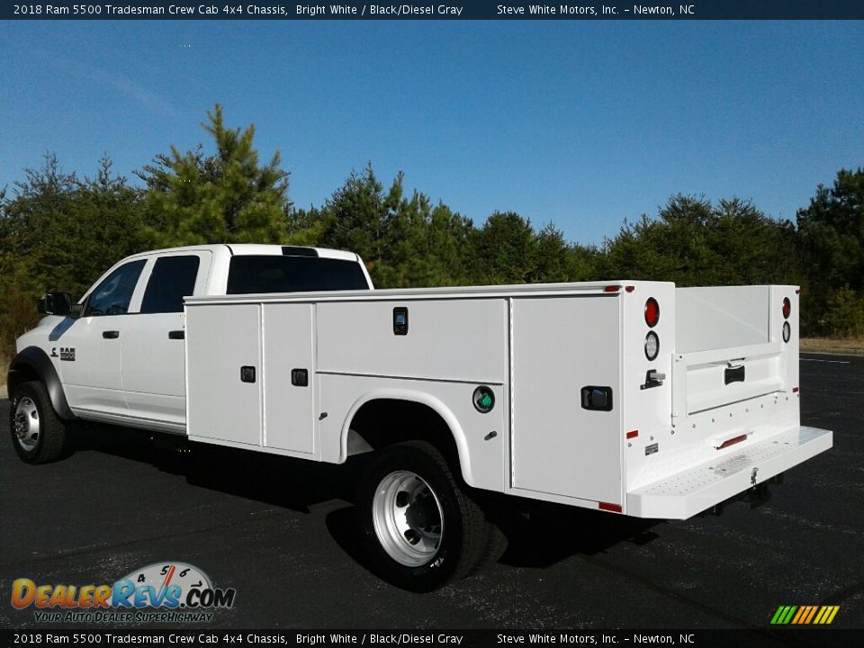 2018 Ram 5500 Tradesman Crew Cab 4x4 Chassis Bright White / Black/Diesel Gray Photo #12
