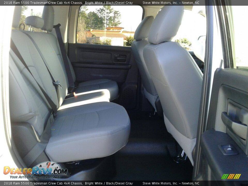 2018 Ram 5500 Tradesman Crew Cab 4x4 Chassis Bright White / Black/Diesel Gray Photo #16