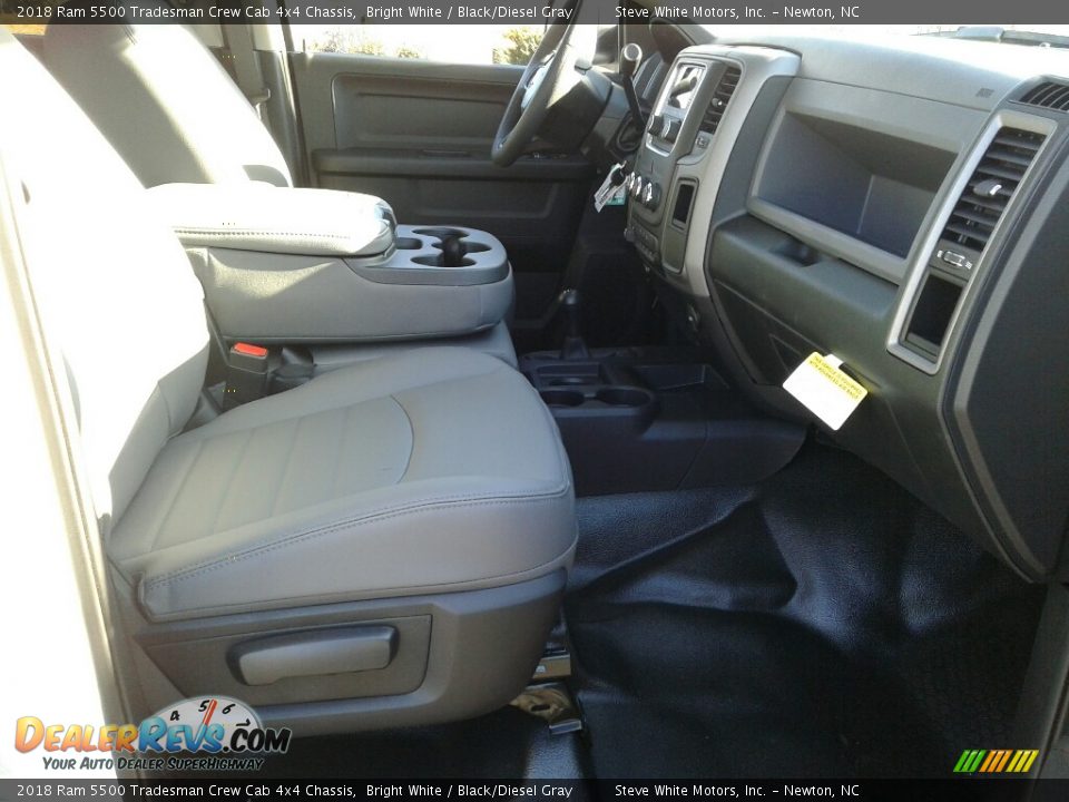 2018 Ram 5500 Tradesman Crew Cab 4x4 Chassis Bright White / Black/Diesel Gray Photo #17