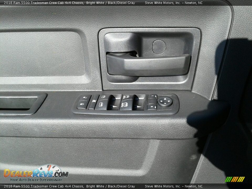 2018 Ram 5500 Tradesman Crew Cab 4x4 Chassis Bright White / Black/Diesel Gray Photo #18