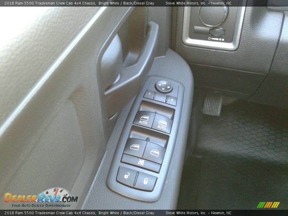 2018 Ram 5500 Tradesman Crew Cab 4x4 Chassis Bright White / Black/Diesel Gray Photo #19