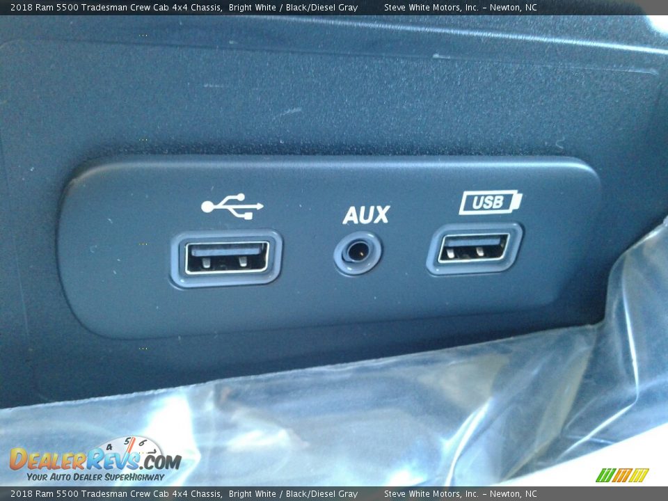 2018 Ram 5500 Tradesman Crew Cab 4x4 Chassis Bright White / Black/Diesel Gray Photo #27