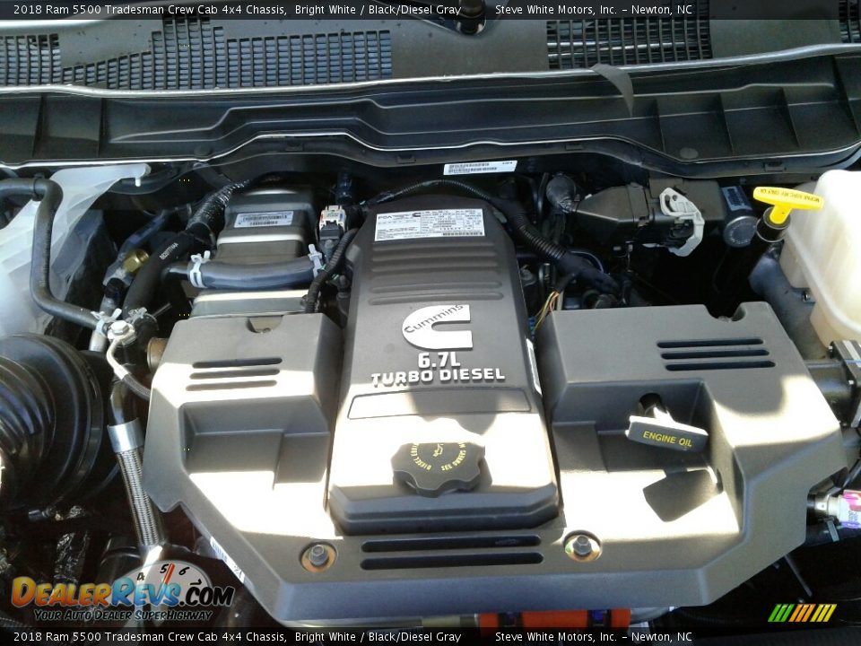 2018 Ram 5500 Tradesman Crew Cab 4x4 Chassis Bright White / Black/Diesel Gray Photo #31