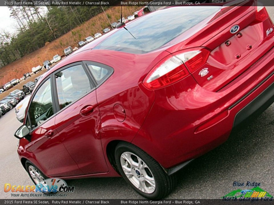 2015 Ford Fiesta SE Sedan Ruby Red Metallic / Charcoal Black Photo #33