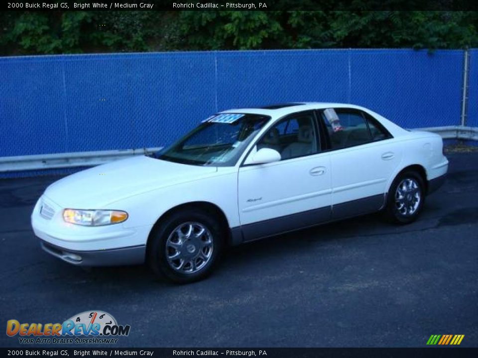 2000 Buick Regal GS Bright White / Medium Gray Photo #1