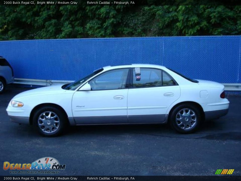 2000 Buick Regal GS Bright White / Medium Gray Photo #2