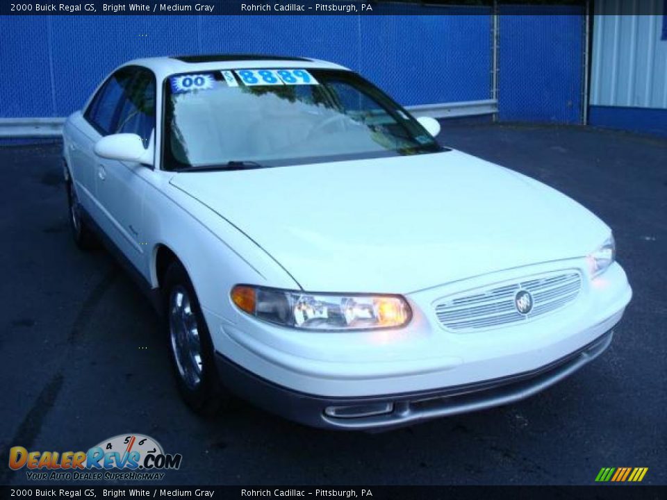 2000 Buick Regal GS Bright White / Medium Gray Photo #6