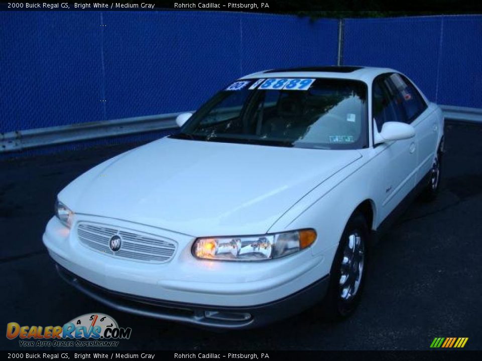 2000 Buick Regal GS Bright White / Medium Gray Photo #8