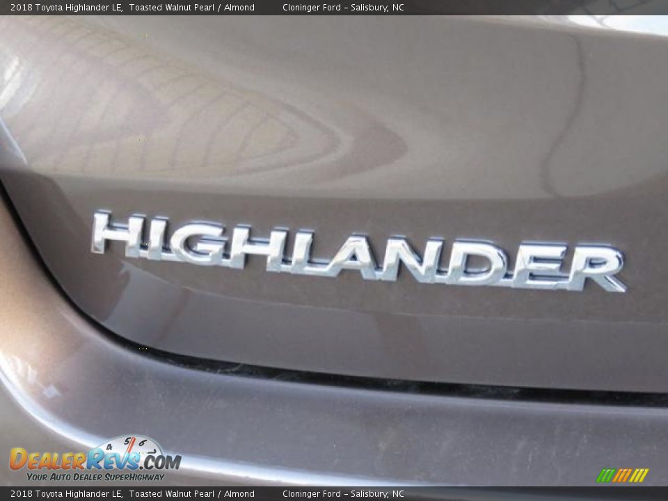 2018 Toyota Highlander LE Toasted Walnut Pearl / Almond Photo #4