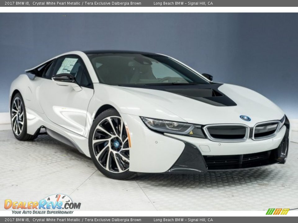 Front 3/4 View of 2017 BMW i8  Photo #11