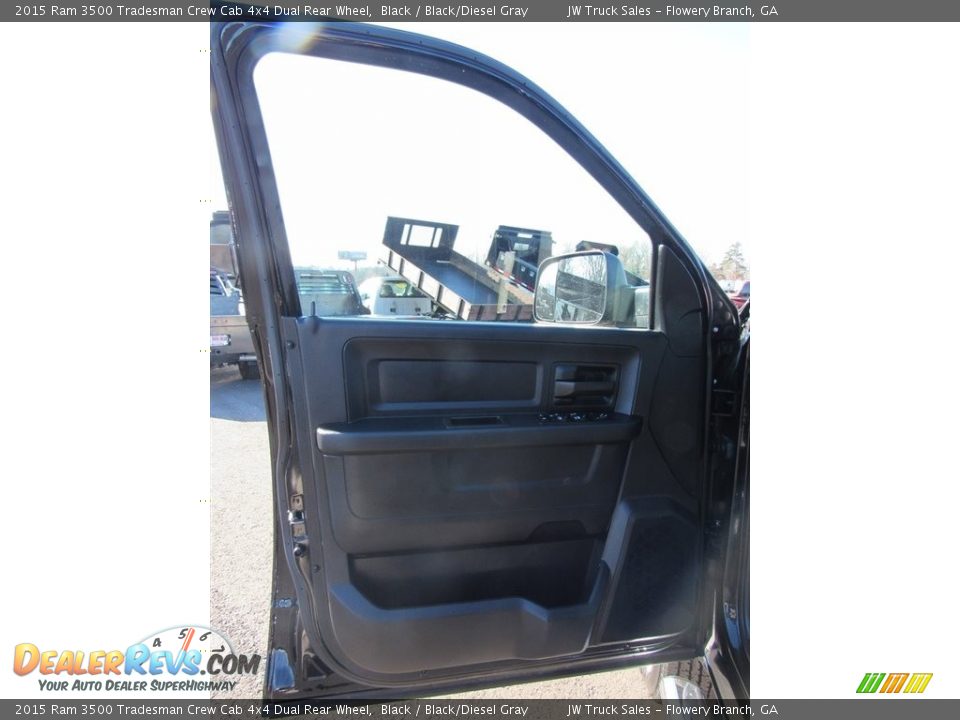 2015 Ram 3500 Tradesman Crew Cab 4x4 Dual Rear Wheel Black / Black/Diesel Gray Photo #13