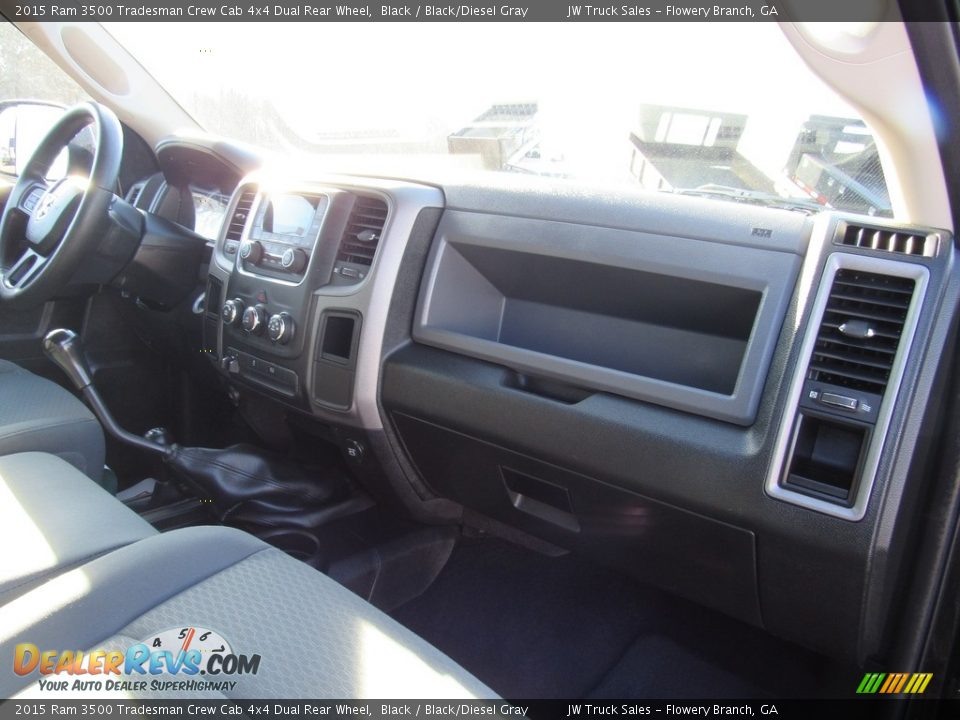 2015 Ram 3500 Tradesman Crew Cab 4x4 Dual Rear Wheel Black / Black/Diesel Gray Photo #27