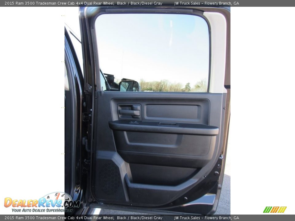 2015 Ram 3500 Tradesman Crew Cab 4x4 Dual Rear Wheel Black / Black/Diesel Gray Photo #28