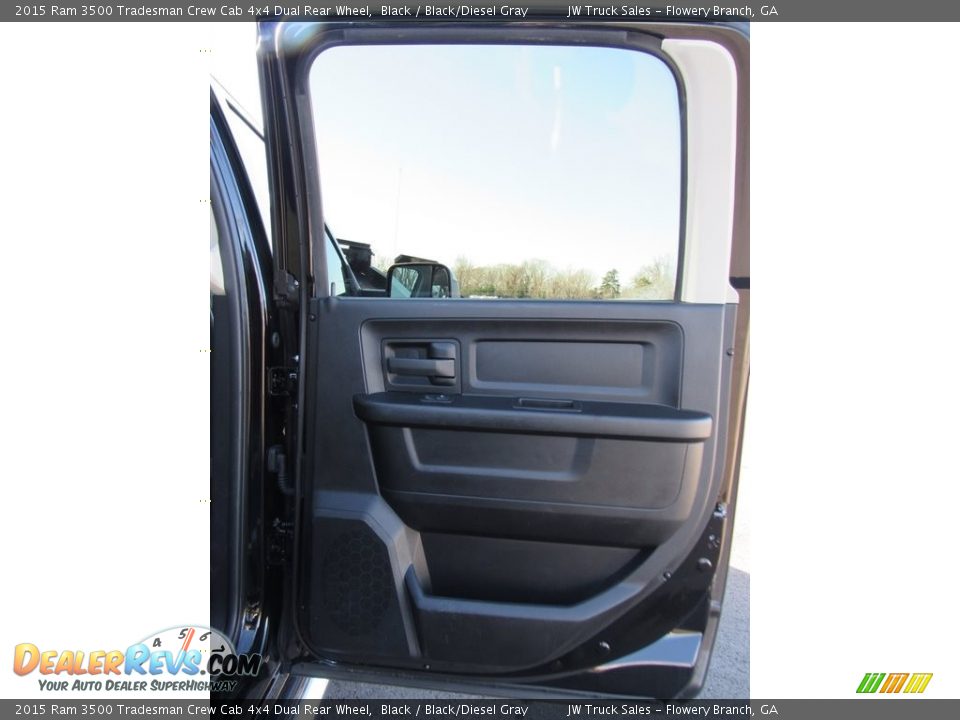 2015 Ram 3500 Tradesman Crew Cab 4x4 Dual Rear Wheel Black / Black/Diesel Gray Photo #28