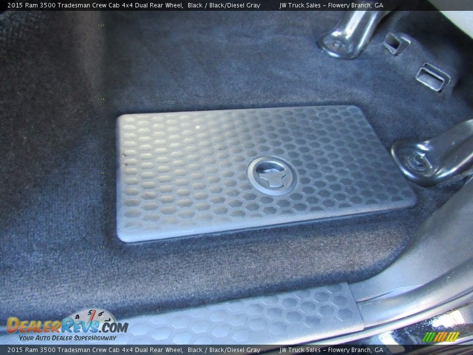 2015 Ram 3500 Tradesman Crew Cab 4x4 Dual Rear Wheel Black / Black/Diesel Gray Photo #32