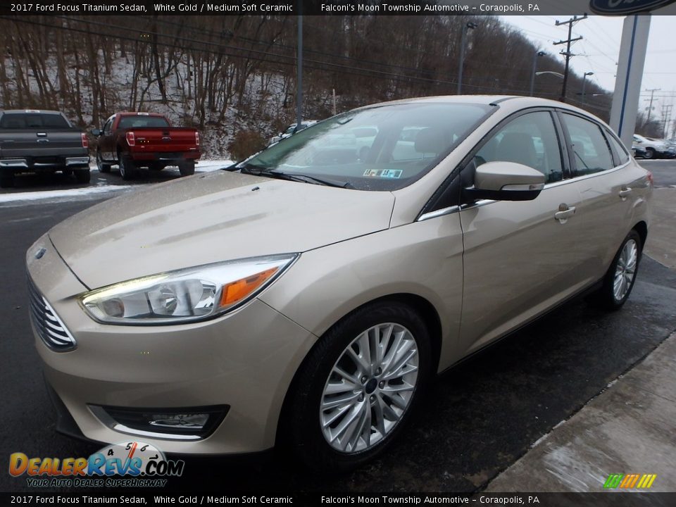 Front 3/4 View of 2017 Ford Focus Titanium Sedan Photo #6