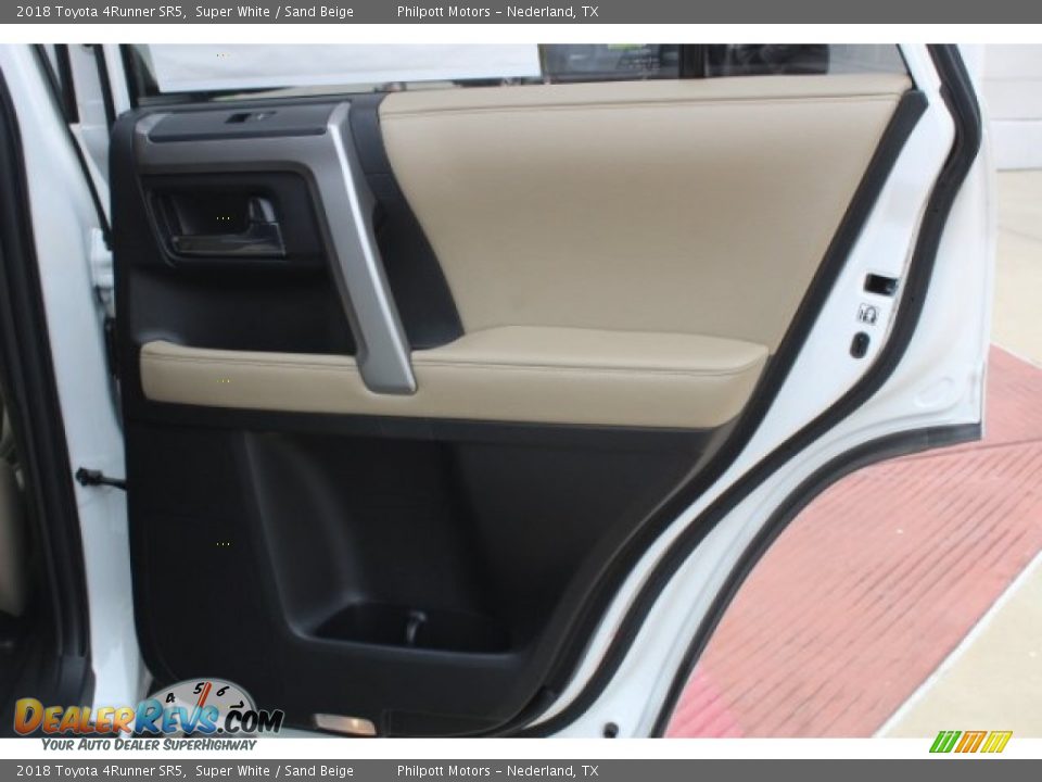 2018 Toyota 4Runner SR5 Super White / Sand Beige Photo #29