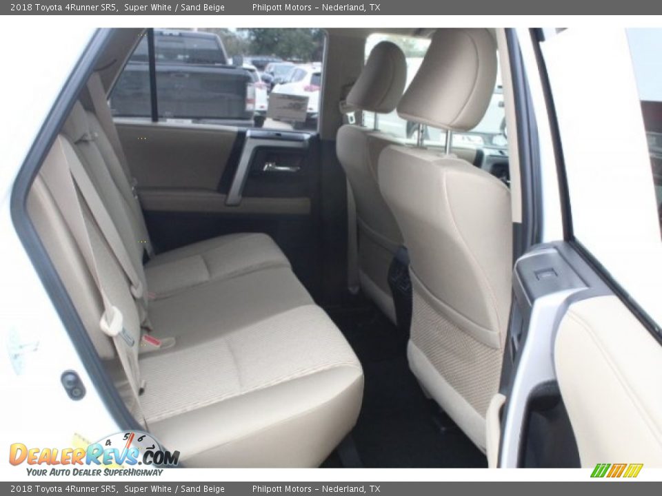 2018 Toyota 4Runner SR5 Super White / Sand Beige Photo #30