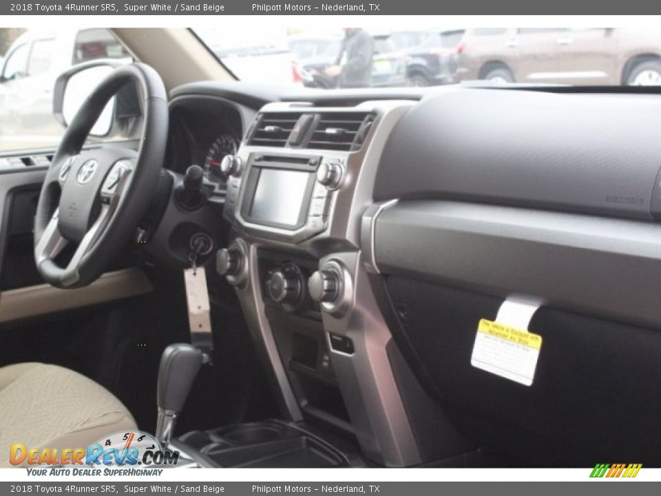 2018 Toyota 4Runner SR5 Super White / Sand Beige Photo #32