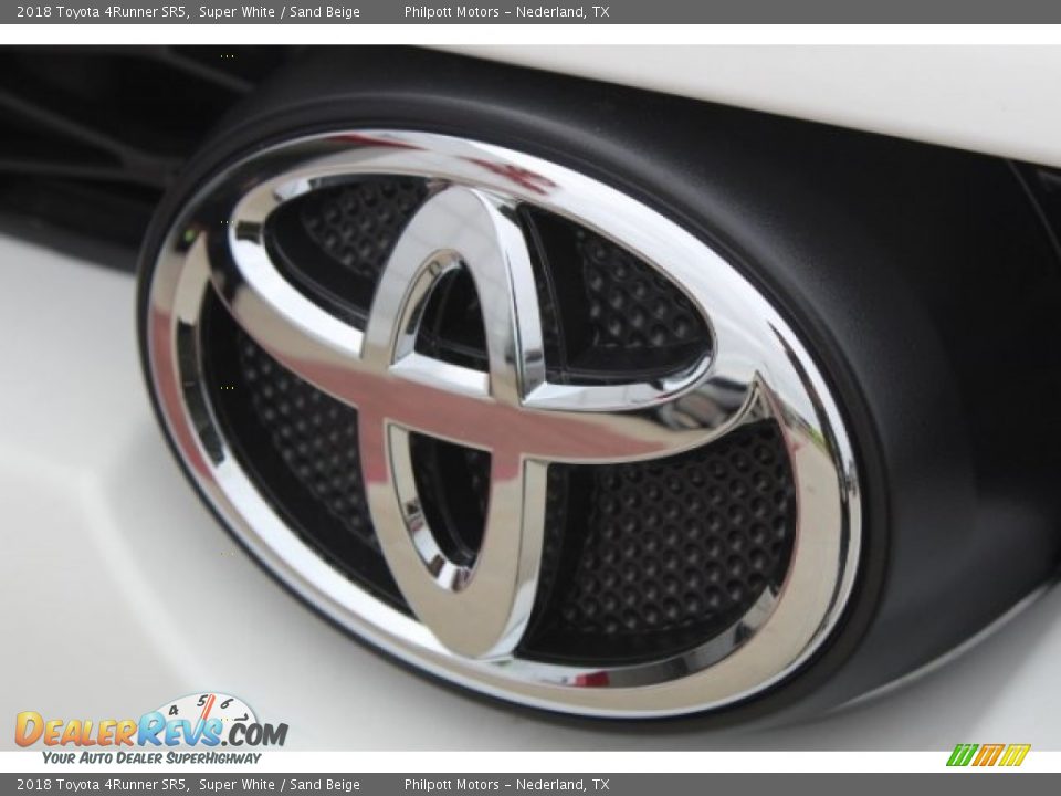 2018 Toyota 4Runner SR5 Super White / Sand Beige Photo #36