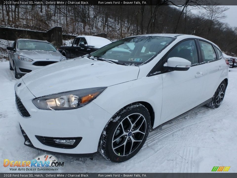 Front 3/4 View of 2018 Ford Focus SEL Hatch Photo #8