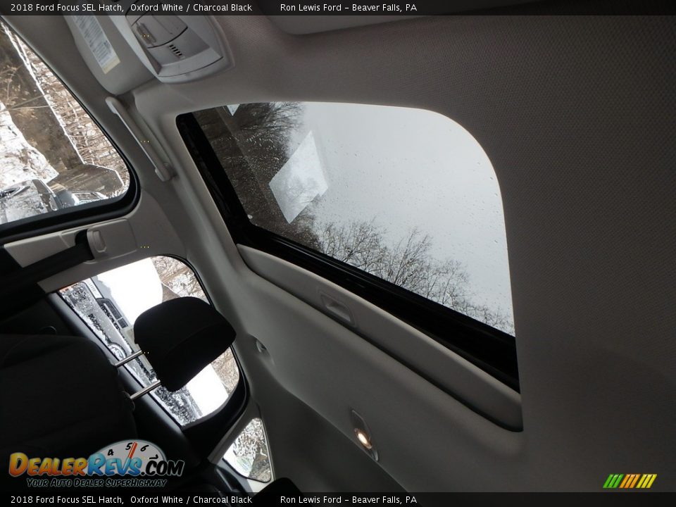 Sunroof of 2018 Ford Focus SEL Hatch Photo #16