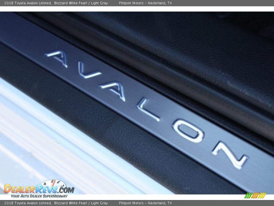 2018 Toyota Avalon Limited Blizzard White Pearl / Light Gray Photo #35