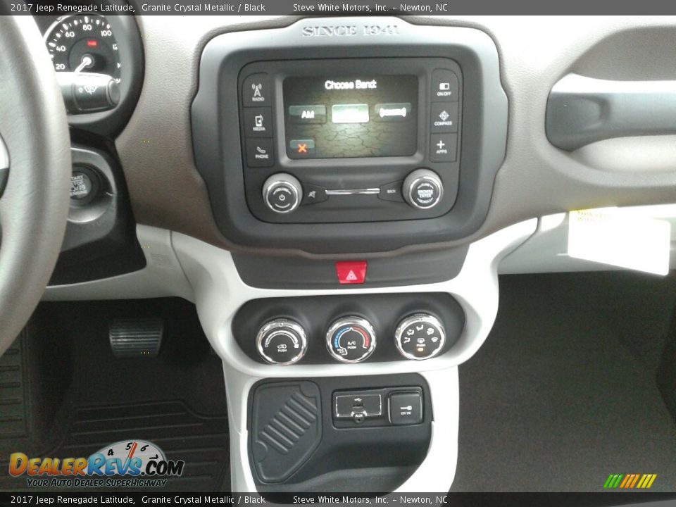 2017 Jeep Renegade Latitude Granite Crystal Metallic / Black Photo #19