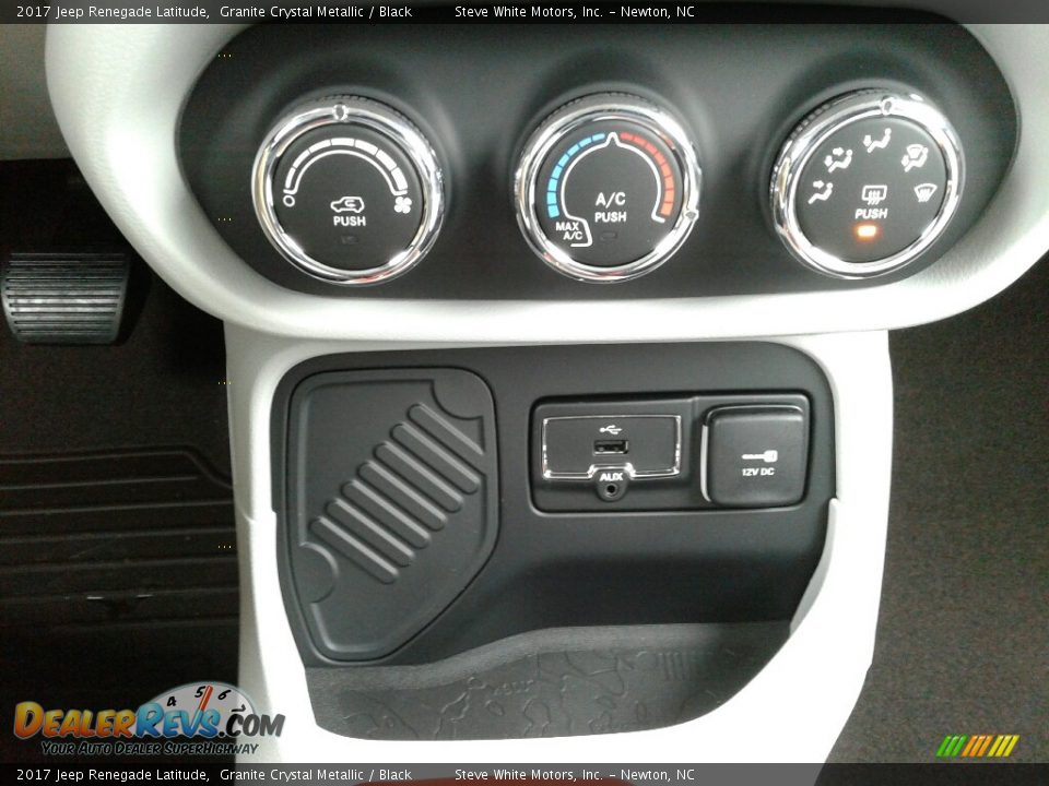 2017 Jeep Renegade Latitude Granite Crystal Metallic / Black Photo #22