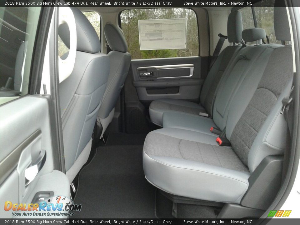 2018 Ram 3500 Big Horn Crew Cab 4x4 Dual Rear Wheel Bright White / Black/Diesel Gray Photo #11