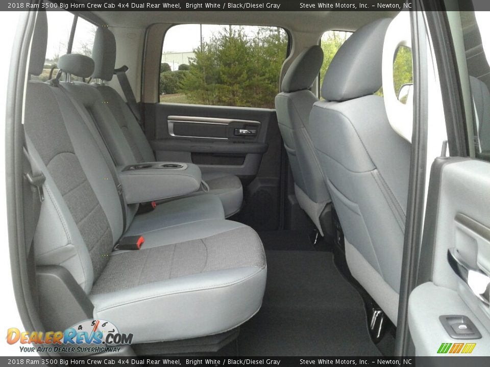 2018 Ram 3500 Big Horn Crew Cab 4x4 Dual Rear Wheel Bright White / Black/Diesel Gray Photo #13