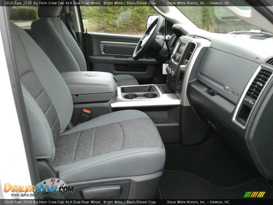 2018 Ram 3500 Big Horn Crew Cab 4x4 Dual Rear Wheel Bright White / Black/Diesel Gray Photo #14