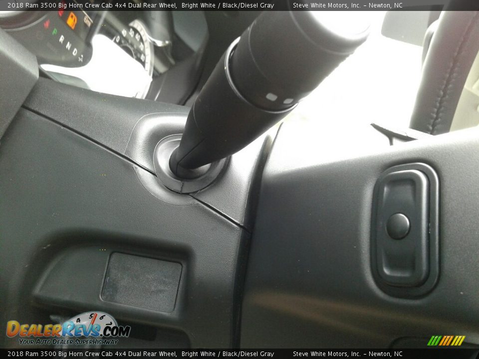 2018 Ram 3500 Big Horn Crew Cab 4x4 Dual Rear Wheel Bright White / Black/Diesel Gray Photo #15