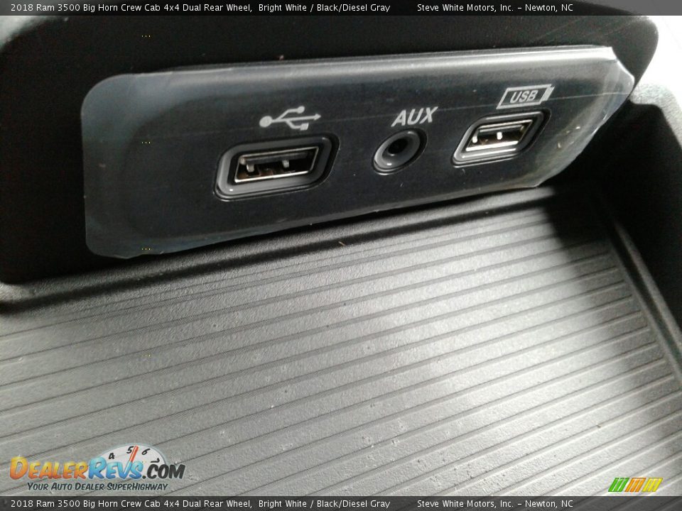 2018 Ram 3500 Big Horn Crew Cab 4x4 Dual Rear Wheel Bright White / Black/Diesel Gray Photo #25