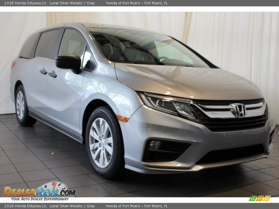 Front 3/4 View of 2018 Honda Odyssey LX Photo #2