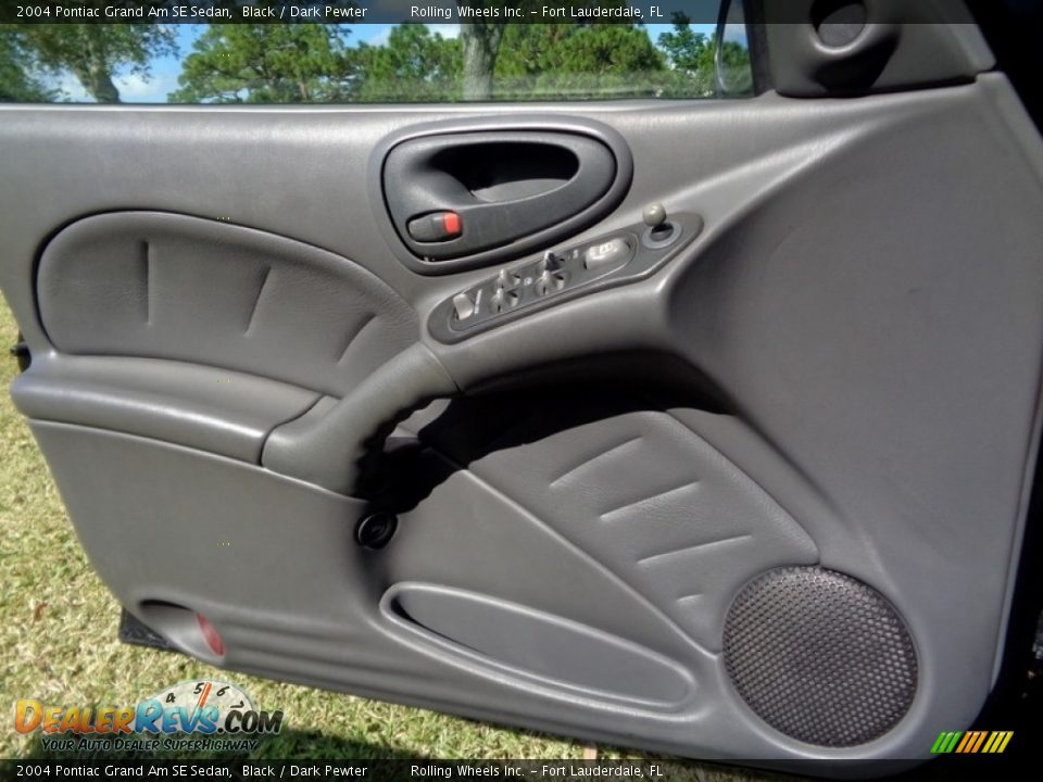 2004 Pontiac Grand Am SE Sedan Black / Dark Pewter Photo #10