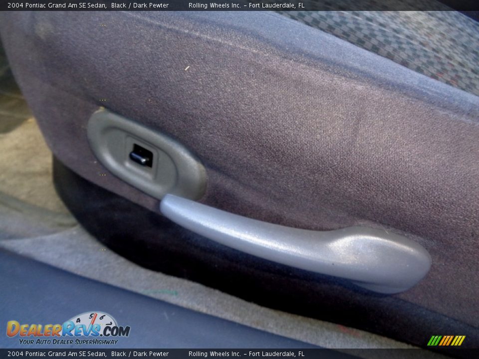 2004 Pontiac Grand Am SE Sedan Black / Dark Pewter Photo #24