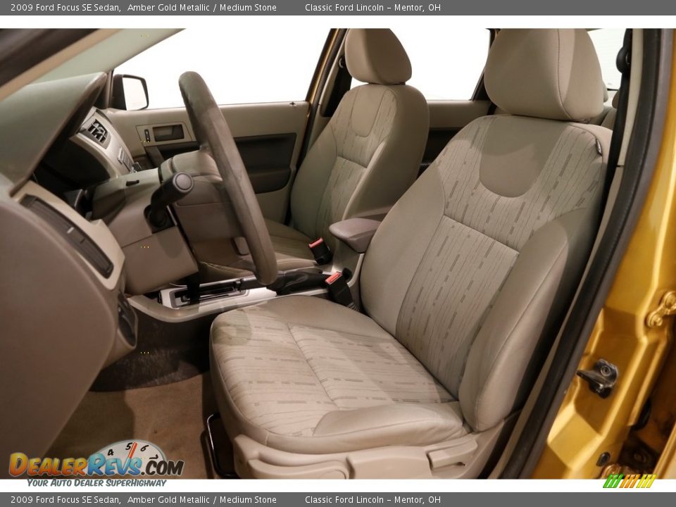 2009 Ford Focus SE Sedan Amber Gold Metallic / Medium Stone Photo #5