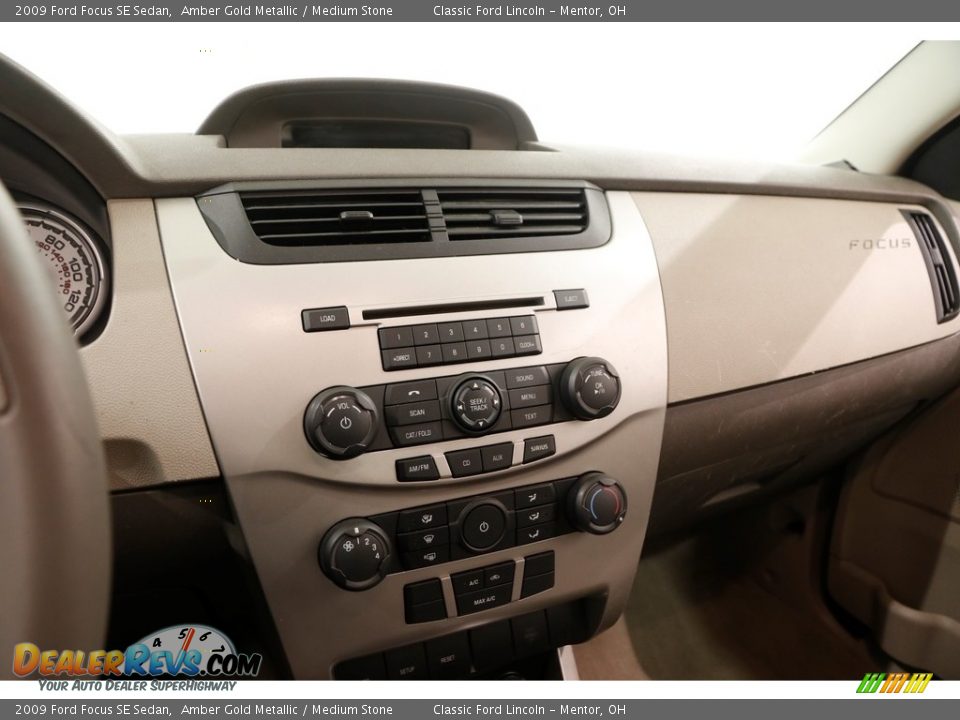 2009 Ford Focus SE Sedan Amber Gold Metallic / Medium Stone Photo #8