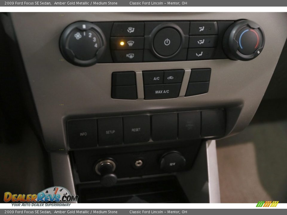 2009 Ford Focus SE Sedan Amber Gold Metallic / Medium Stone Photo #11