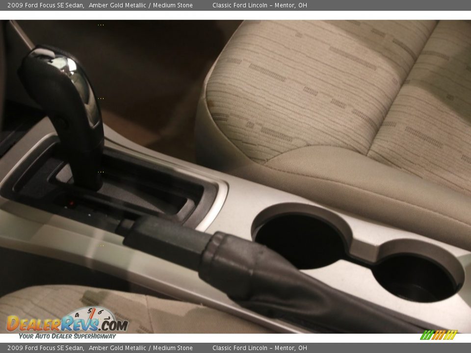 2009 Ford Focus SE Sedan Amber Gold Metallic / Medium Stone Photo #12