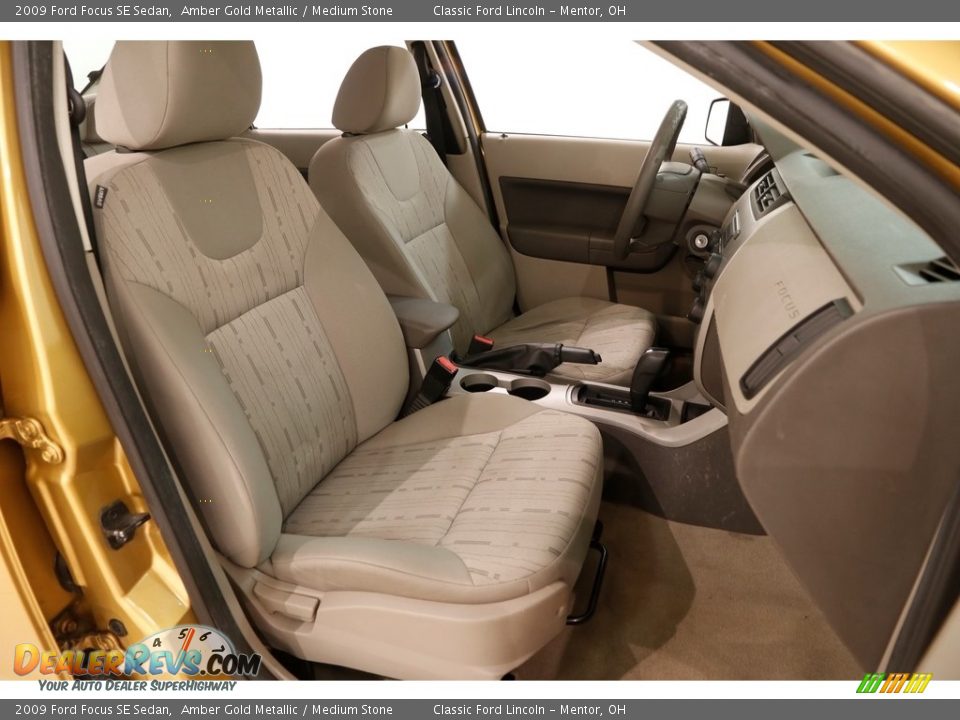 2009 Ford Focus SE Sedan Amber Gold Metallic / Medium Stone Photo #13
