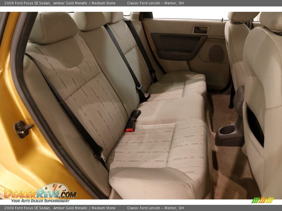 2009 Ford Focus SE Sedan Amber Gold Metallic / Medium Stone Photo #14
