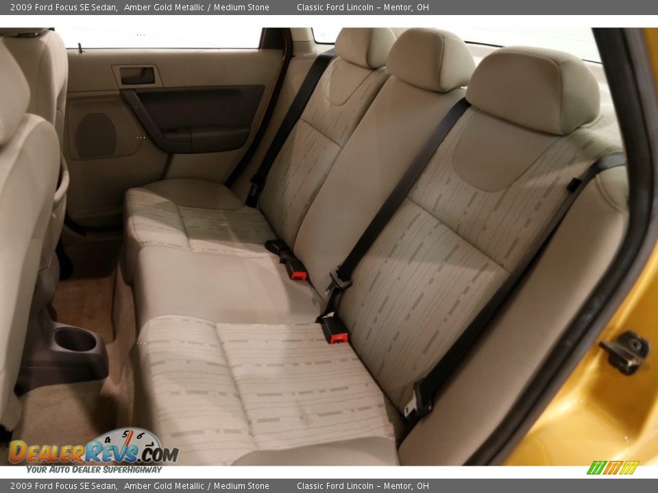 2009 Ford Focus SE Sedan Amber Gold Metallic / Medium Stone Photo #15