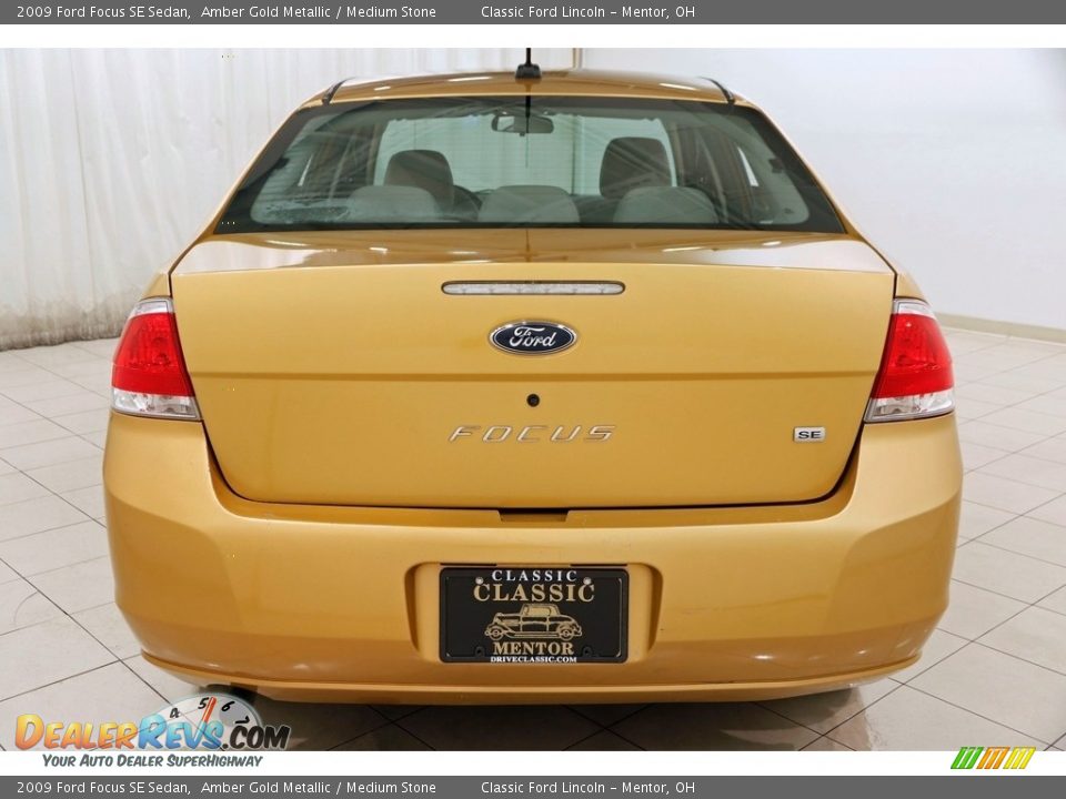 2009 Ford Focus SE Sedan Amber Gold Metallic / Medium Stone Photo #16