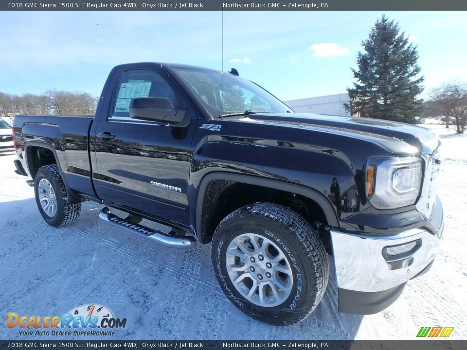 Front 3/4 View of 2018 GMC Sierra 1500 SLE Regular Cab 4WD Photo #3