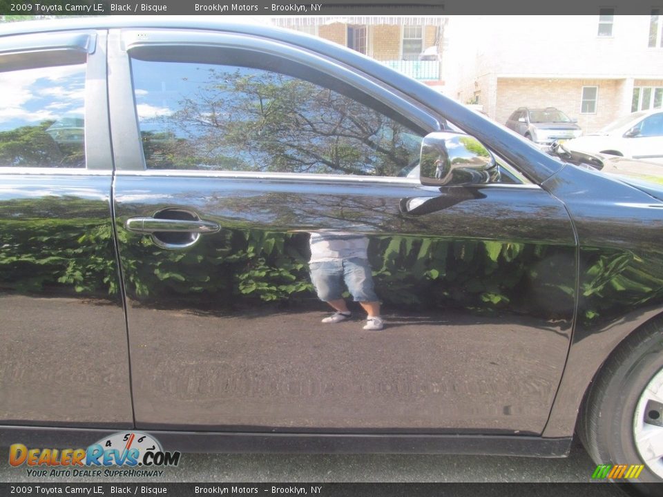 2009 Toyota Camry LE Black / Bisque Photo #14